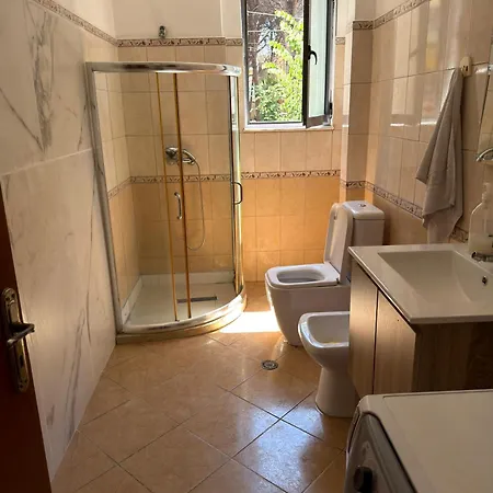 Simple Mali I Robit Appartement Golem (Tirana)